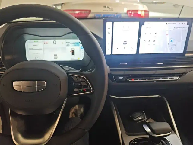 Geely Emgrand — Фото автомобиля 9