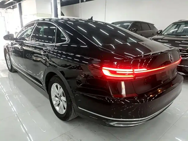 Volkswagen Passat — Фото автомобиля 4