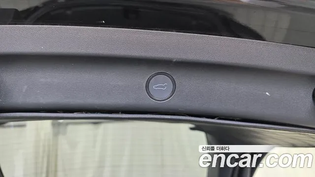 Tesla Model Y — Фото автомобиля 30