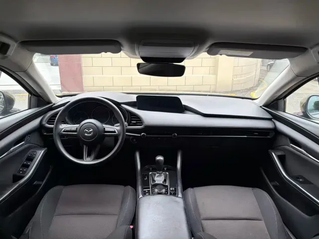Mazda Axela — Фото автомобиля 10