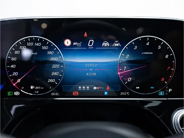 Mercedes-Benz E-Class — Фото автомобиля 15