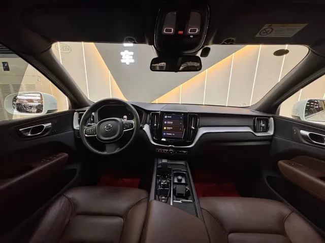 Volvo XC60 — Фото автомобиля 17