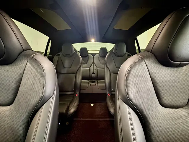 Tesla Model X — Фото автомобиля 9