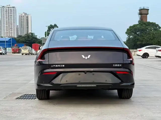 Wuling Starlight — Фото автомобиля 8