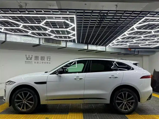 Jaguar F-Pace — Фото автомобиля 3