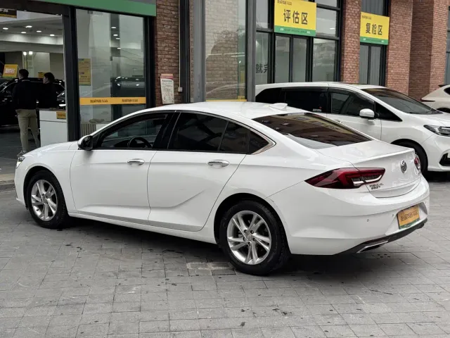 Buick Regal — Фото автомобиля 6