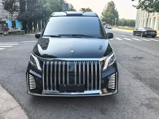 Mercedes-Benz Vito 2024 2.0T Business 7-Seater — Фото автомобиля 2