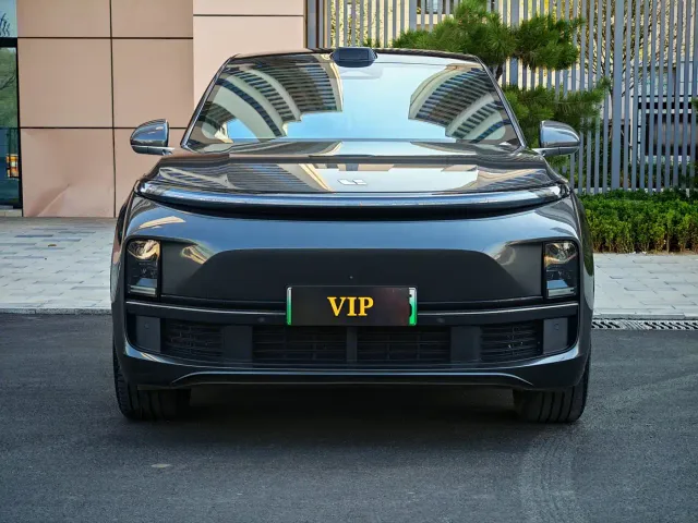Li Auto L8 — Фото автомобиля 2