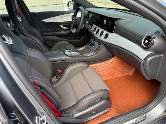 Mercedes-Benz E-Class AMG — Фото автомобиля 14