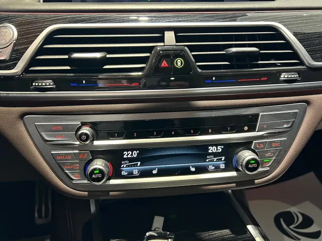 BMW 7 Series — Фото автомобиля 15