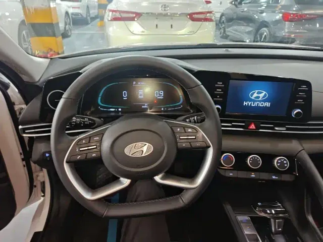 Hyundai Elantra — Фото автомобиля 10