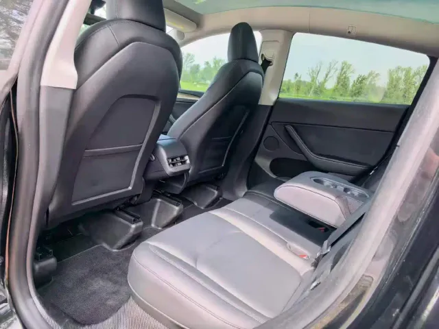 Tesla Model Y — Фото автомобиля 4
