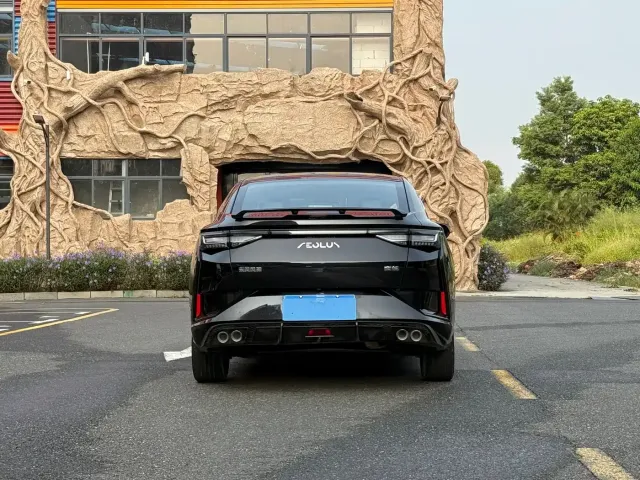 Dongfeng Yixuan — Фото автомобиля 5
