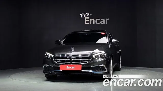 Mercedes-Benz E-Class — Фото автомобиля 3