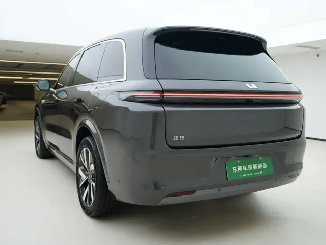 Li Auto L8 — Фото автомобиля 5