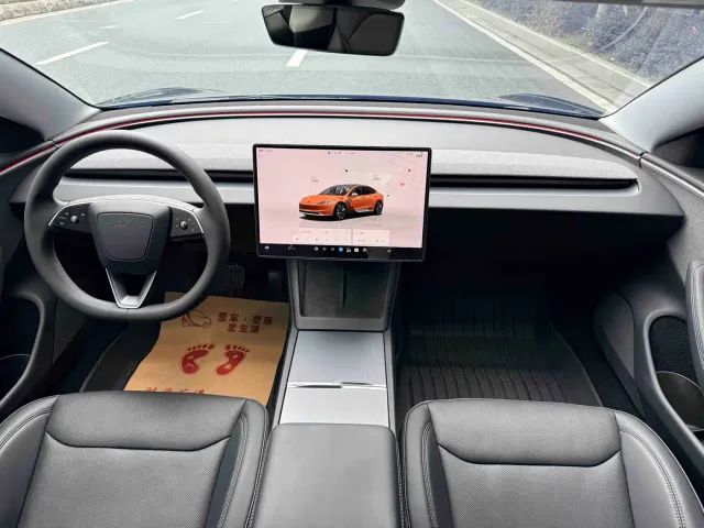 Tesla Model 3 — Фото автомобиля 13
