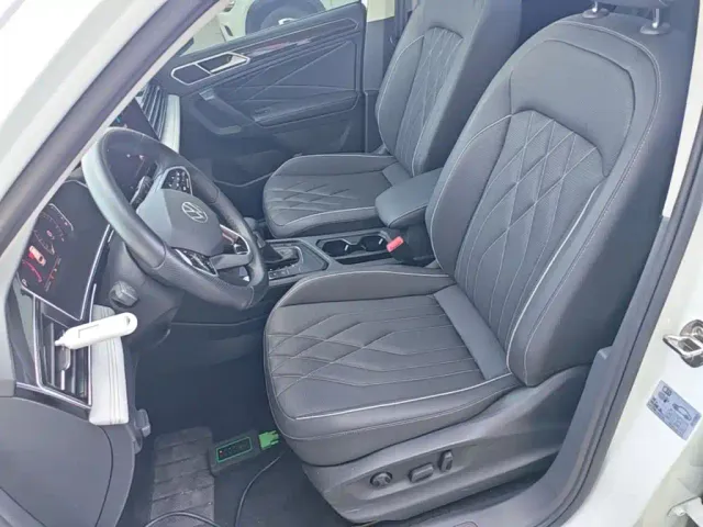 Volkswagen Tiguan L — Фото автомобиля 14
