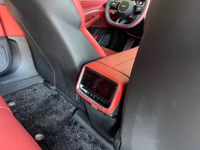 Xiaomi SU7 — Фото автомобиля 27