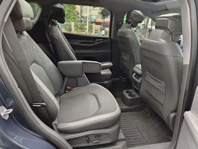 Ford Edge — Фото автомобиля 11