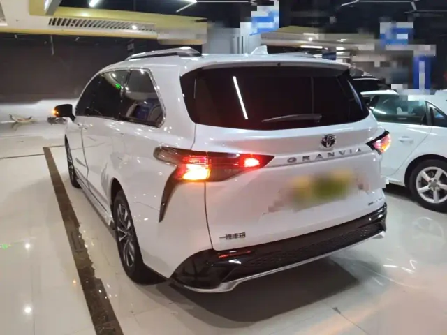 Toyota Granvia — Фото автомобиля 4