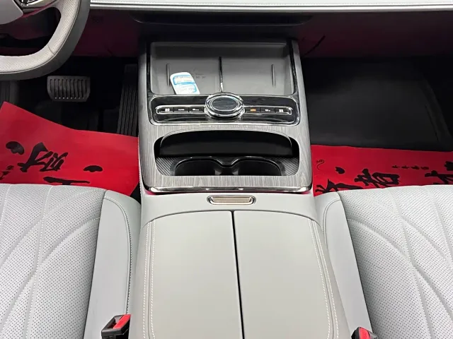 Geely Galaxy E8 — Фото автомобиля 24