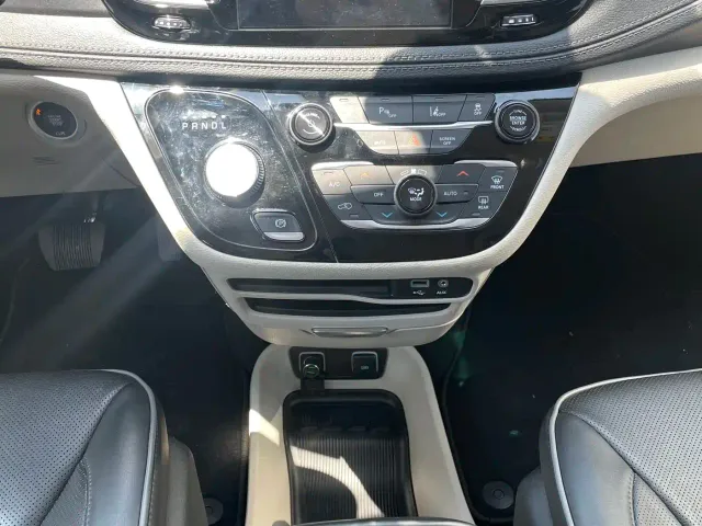 Chrysler Grand Caravan PHEV — Фото автомобиля 12