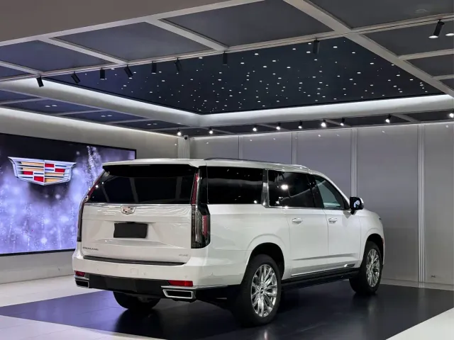 Cadillac Escalade — Фото автомобиля 7