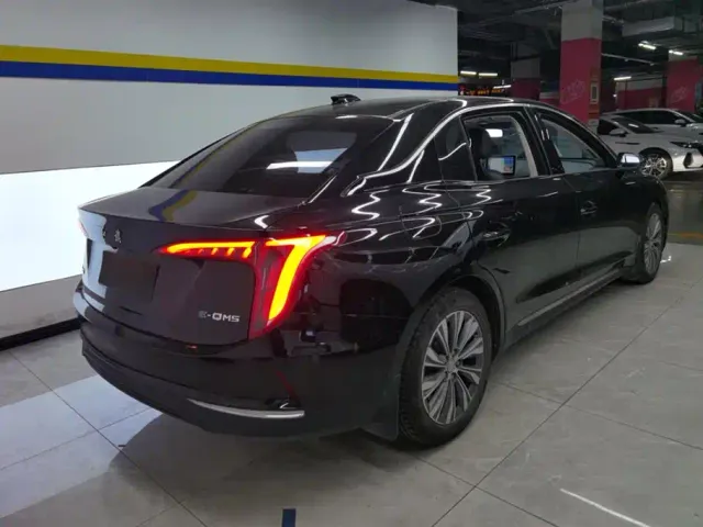 Hongqi E-QM5 — Фото автомобиля 3