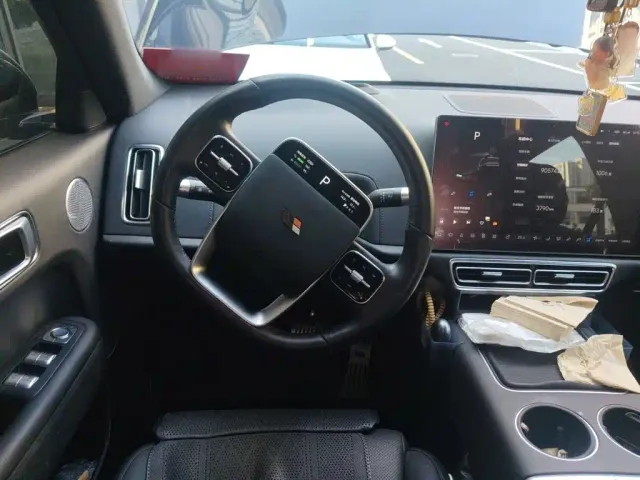 Li Auto L7 — Фото автомобиля 6