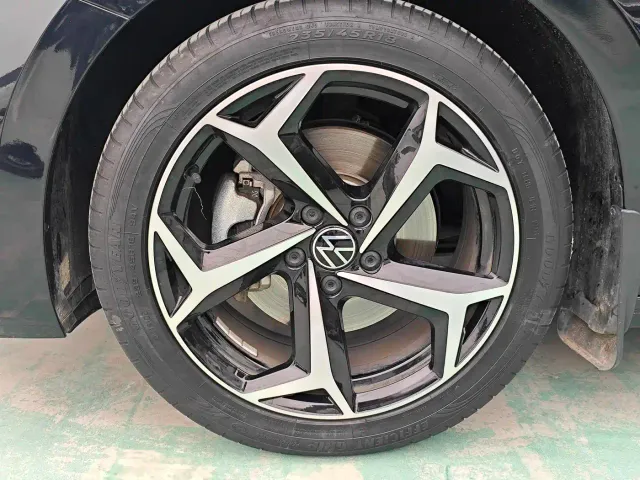 Volkswagen Passat — Фото автомобиля 11