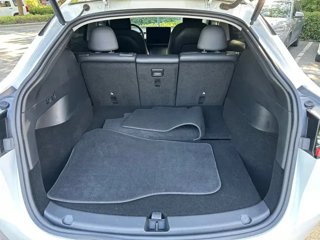 Tesla Model Y — Фото автомобиля 16