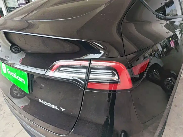 Tesla Model Y — Фото автомобиля 7