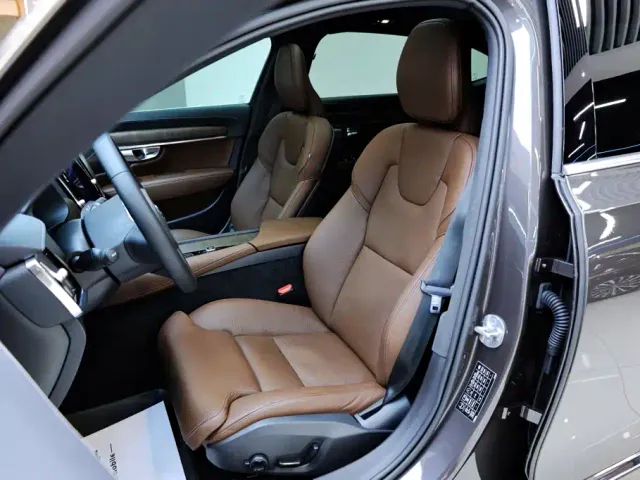 Volvo S90 — Фото автомобиля 27