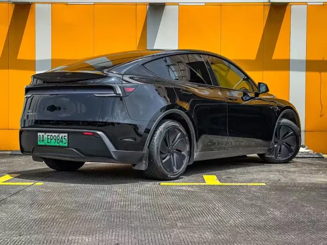 Tesla Model Y — Фото автомобиля 3