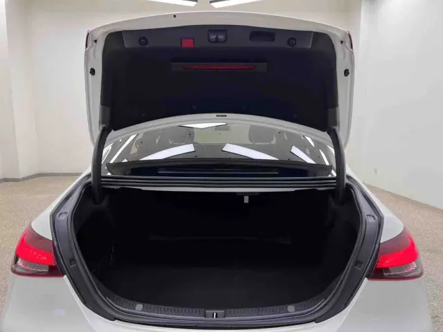 Mercedes-Benz E-Class — Фото автомобиля 25