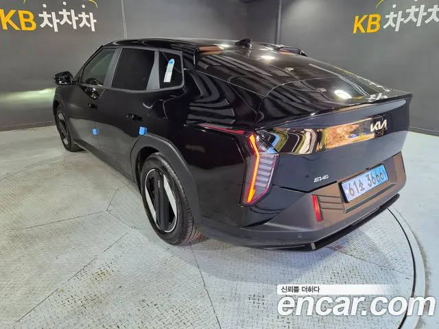 Kia EV4 — Фото автомобиля 4