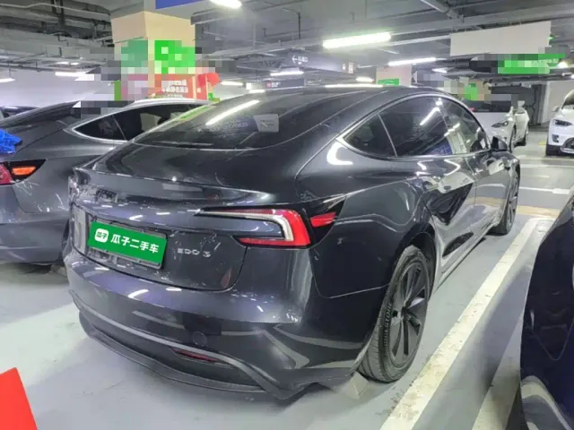 Tesla Model 3 — Фото автомобиля 6