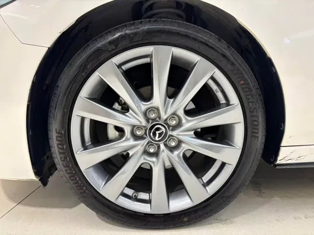 Mazda Axela — Фото автомобиля 17