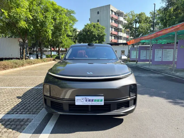 Li Auto L8 — Фото автомобиля 2