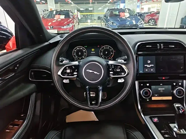 Jaguar XEL — Фото автомобиля 10