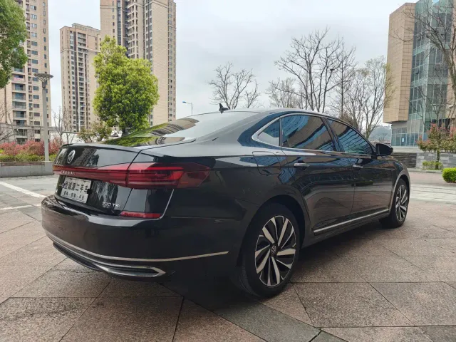 Volkswagen Passat — Фото автомобиля 8