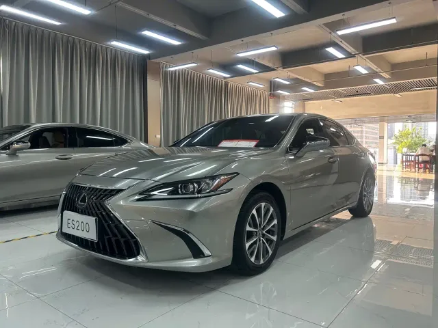 Фотография автомобиля — Lexus ES