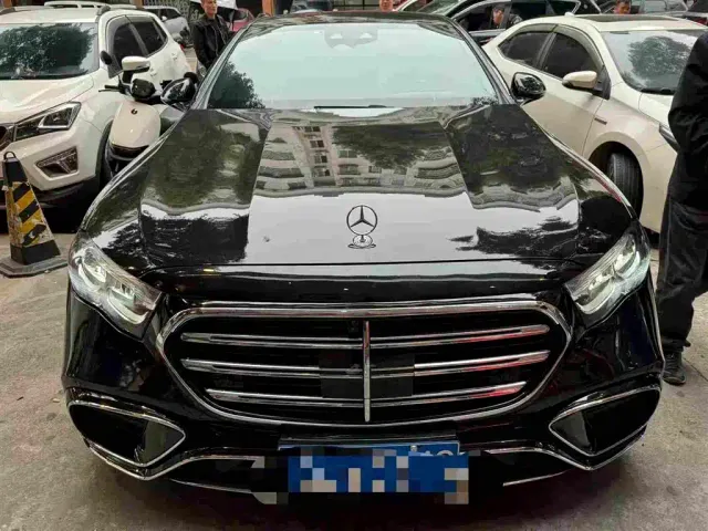 Mercedes-Benz E-Class — Фото автомобиля 2