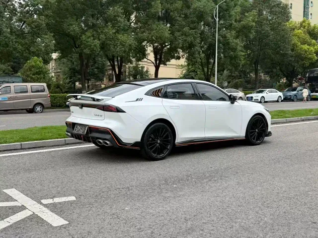Changan UNI-V — Фото автомобиля 15