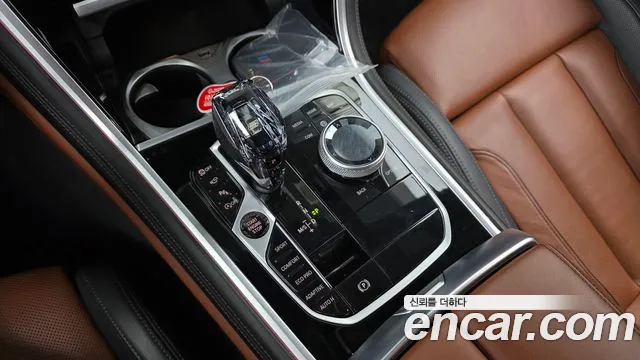 BMW 8 Series G15 — Фото автомобиля 9
