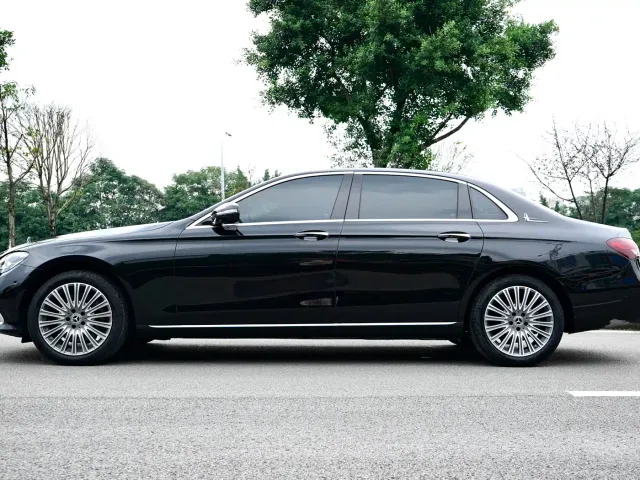 Mercedes-Benz E-Class — Фото автомобиля 4