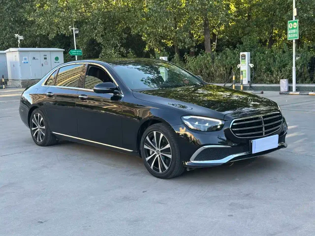 Mercedes-Benz E-Class — Фото автомобиля 3