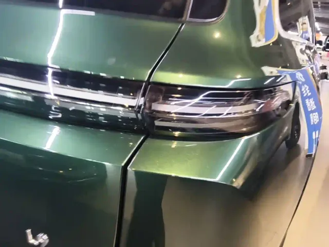 Li Auto L9 — Фото автомобиля 7