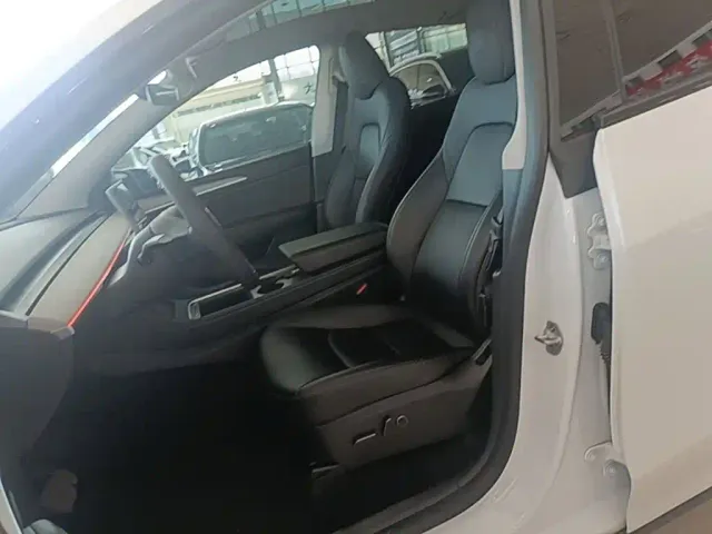 Tesla Model Y — Фото автомобиля 14