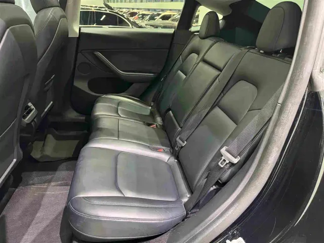 Tesla Model Y — Фото автомобиля 23